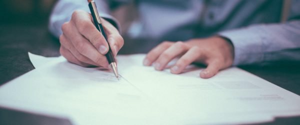 Wir beraten Sie zum Ihrem Arbeitsvertrag arbeitsrechtlich.